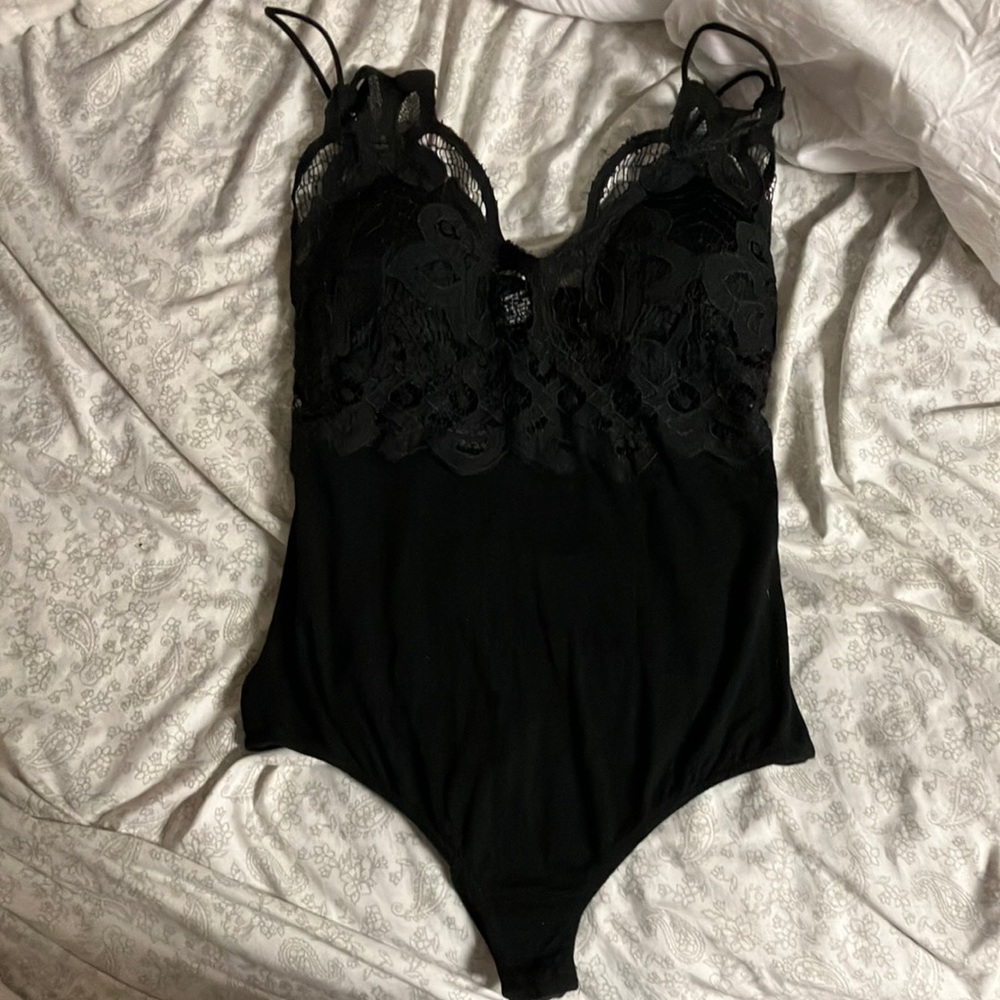 BLACK DETAILED BODY SUIT